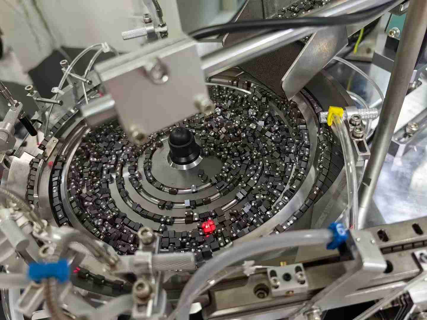 TD大電流貼片磁珠大批量全自動(dòng)生產(chǎn)